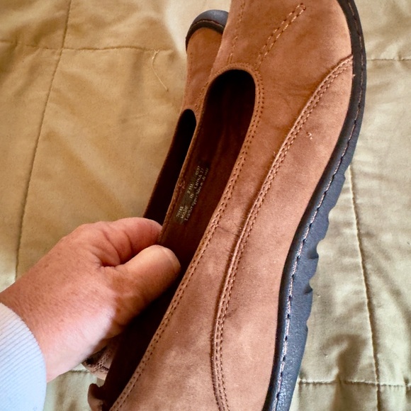Clark’s Suede Springers, flats, size 8.5 M - Picture 2 of 5